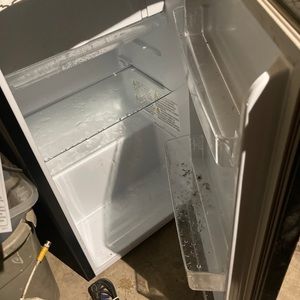 Mini fridge with freezer